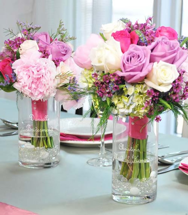 Enfeites de mesa com flores