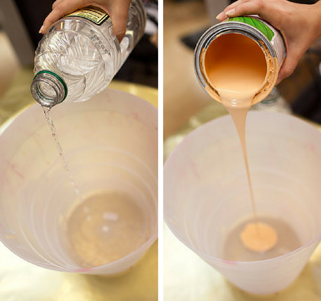 Misture água e tinta em um recipiente
